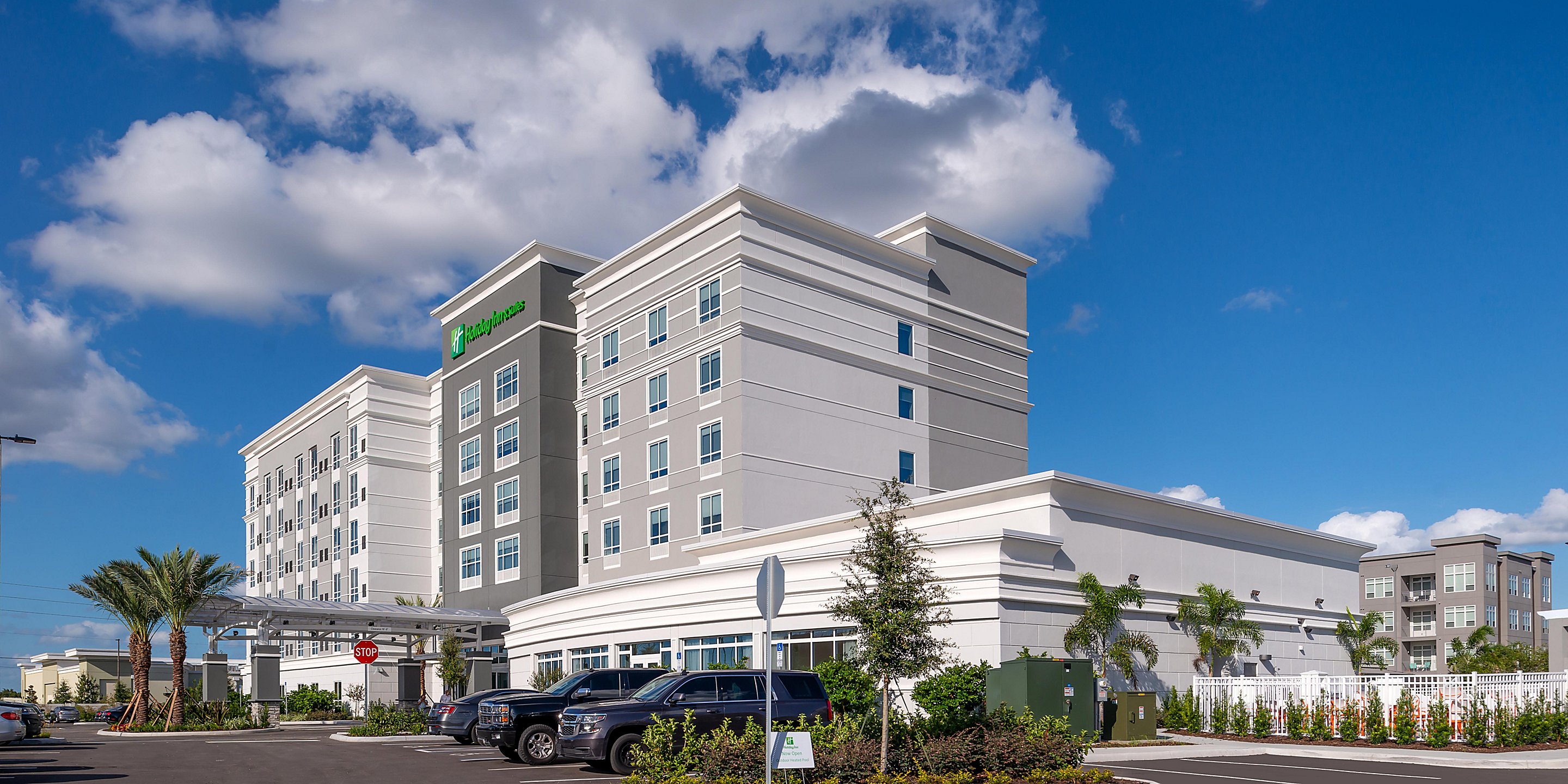 Holiday Inn Hotel And Suites Orlando 6187068633 2x1 